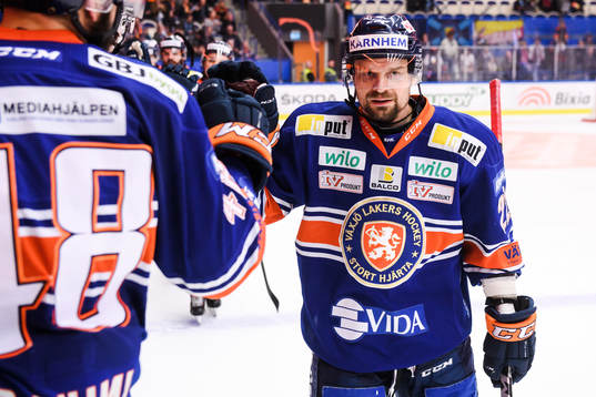 Växjös Janne Pesonen jublar