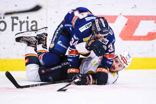 Växjös Niclas Burström och Djurgårdens Emil Bemström