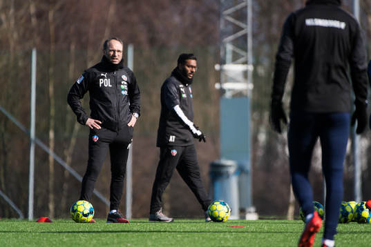 Helsingborgs tränare Per-Ola Ljung och assisterande