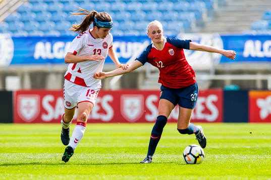 Sofie Junge of Denmark and Karina Sævik of Norway