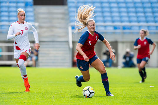 Sanne Troelsgaard of Denmark  and Lisa-Marie Karlseng