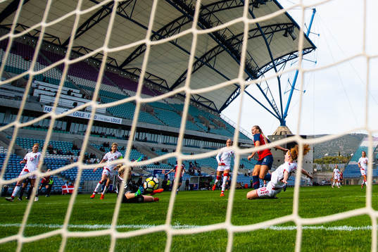 Lisa-Marie Karlseng Utland of Norway scores 2-1