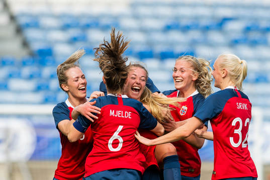 Bläddra bland fler bilder av Football, Algarve Cup 2019, Women, Norway - Denmark