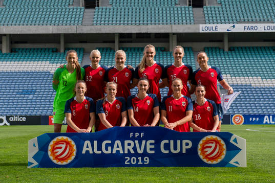 Goalkeeper Cecilie Fiskerstrand, Karina Sævik, Emilie