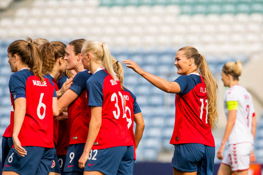 Lisa-Marie Karlseng Utland of Norway  celebrates with her