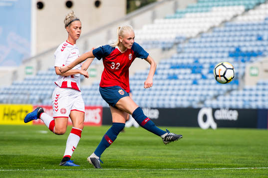 Julie Tavlo of Denmark and Karina Sævik of Norway