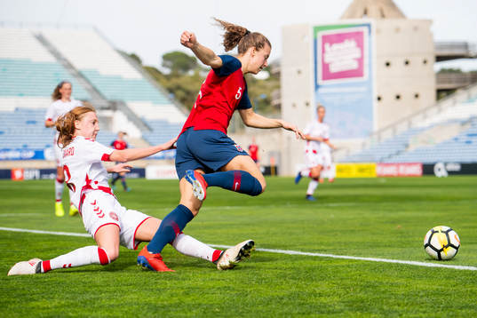 Sara Holmgaard of Denmark and Synne Skinnes Hansen of Norway