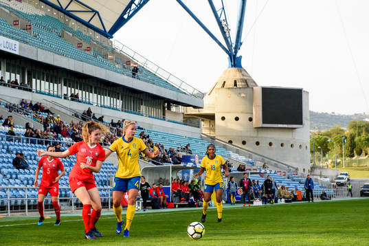Luana Bühler of Switzerland and Hanna Glas of Sweden
