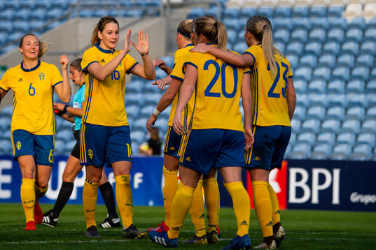 Players of Sweden celebrate 2-1 by Mimmi Larsson