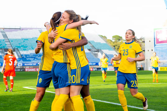 Mimmi Larsson, Kosovare Asllani and Elin Rubensson