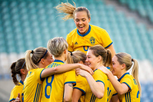 Magdalena Eriksson of Sweden celebrate with her teammates