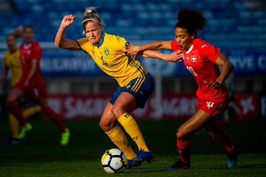 Hanna Glas of Sweden fights for the ball with Eseosa
