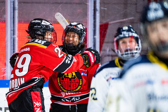 Luleås Emma Nordin och Chiho Osawa jublar