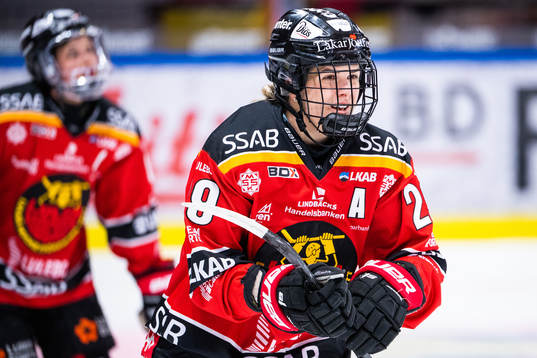 Luleås Emma Nordin jublar