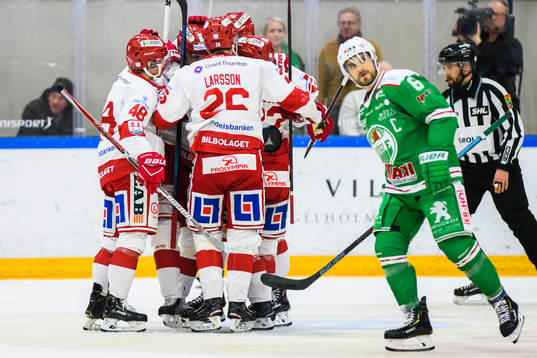 Timrås Morten Madsen jublar med lagkamrater