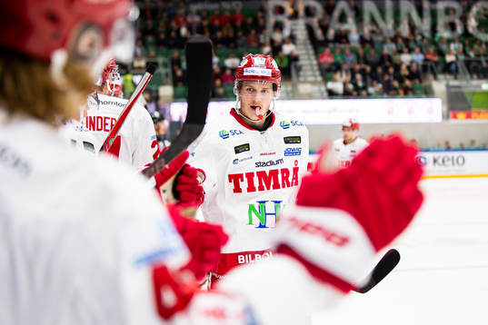 Timrås Henrik Törnqvist jublar