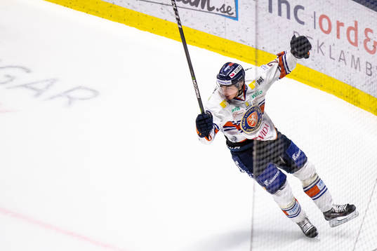 Växjös Filip Cederqvist jublar