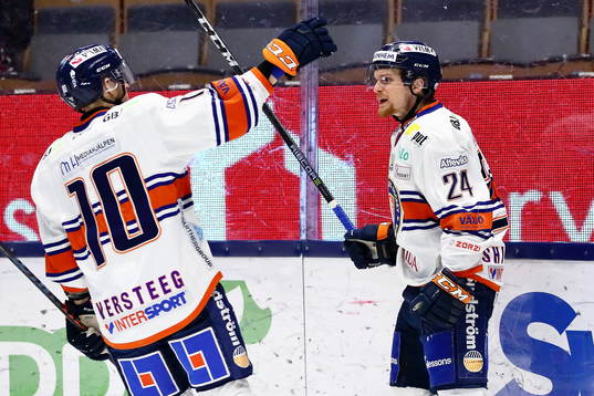 Växjös Brendan Shinnimin jublar