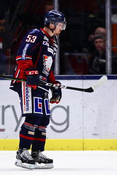 Linköpings Eddie Larsson lämnar isen