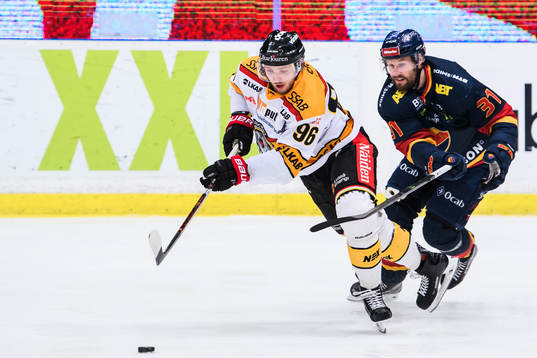 Luleås Robin Kovacs och Djurgårdens Dick Axelsson