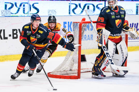 Djurgårdens Olle Alsing och Djurgårdens målvakt Adam