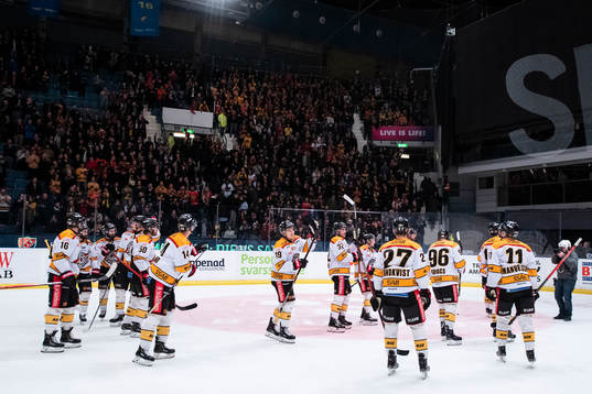 Luleås spelare tackar publiken