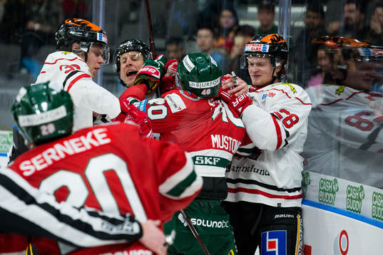 Stökigt mellan Örebros Christopher Mastomäki, Linus