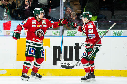 Frölundas Mattias Nörstebö jublar med Ryan Lasch