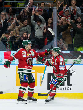Frölundas Mattias Nörstebö jublar ihop med Ryan Lasch