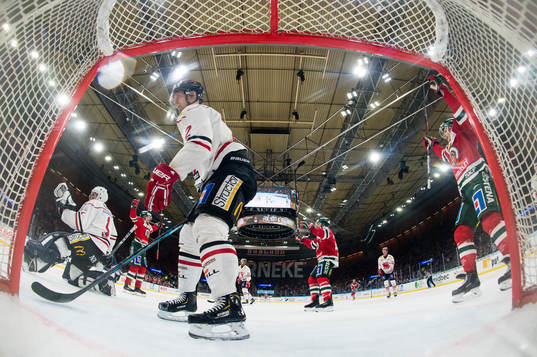 Frölundas Simon Hjalmarsson jublar