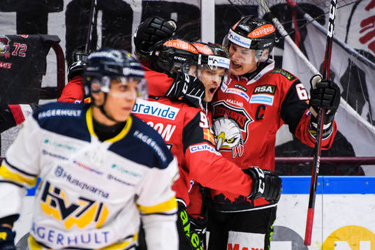 Malmö Redhawks Fredrik Händemark och Johan Olofsson jublar