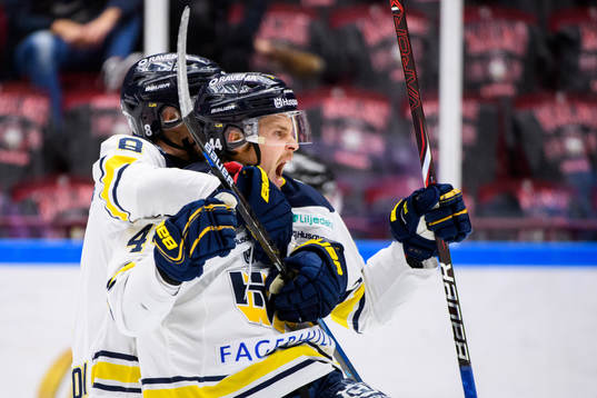 s Mikko Lehtonen jublar