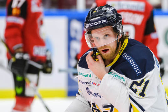 s Mattias Tedenby blöder från munnen