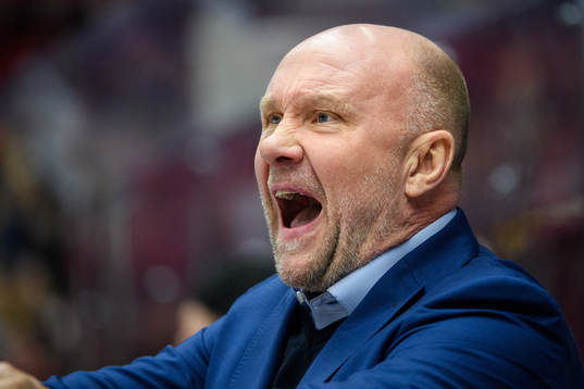 Malmö Redhawks tränare Peter Andersson reagerar