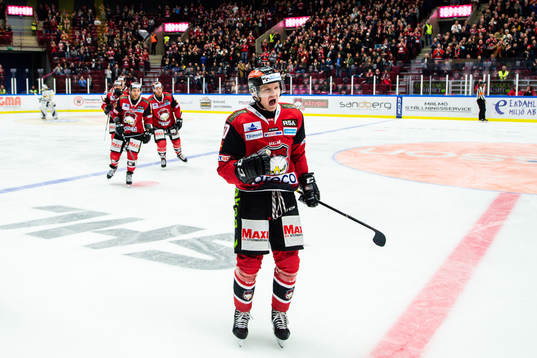 Malmö Redhawks Tobias Ekberg jublar