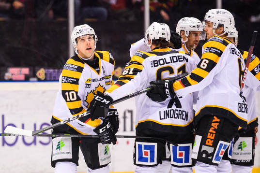 Skellefteås Joakim Lindström jublar