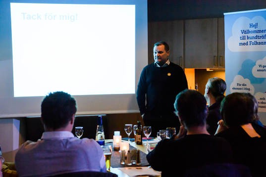 Brynäs tränare Magnus Sundquist med en presentation för