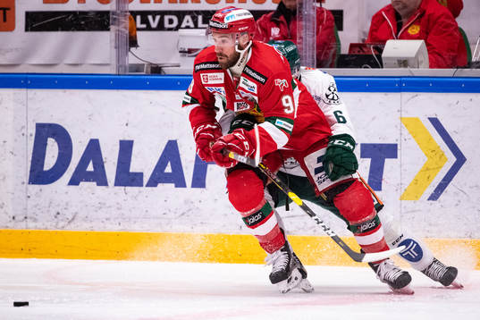 Moras Andrew Rowe och Färjestads Mikael Wikstrand