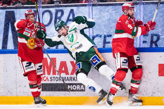 Moras Mathias Bromé och Andrew Rowe och Färjestads Mikael
