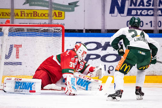 Moras målvakt Janne Juvonen och Färjestads Michael