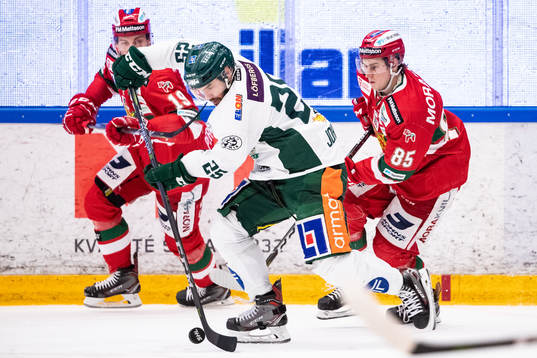 Moras Michael Haga och Färjestads Martin Johansson och