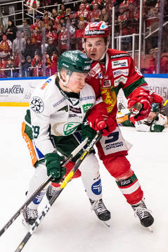 Färjestads Oskar Steen och Moras Michael Haga
