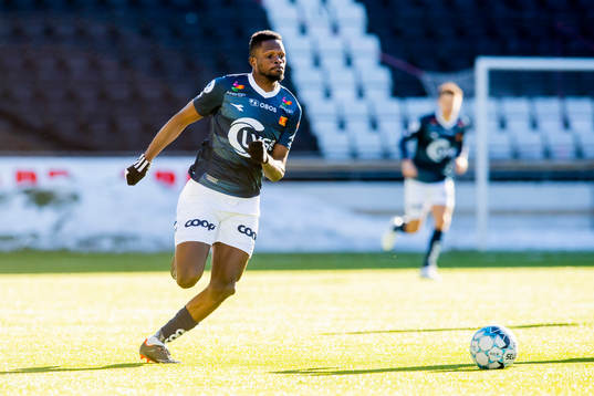 Bläddra bland fler bilder av Football, Friendly, Odd - Viking