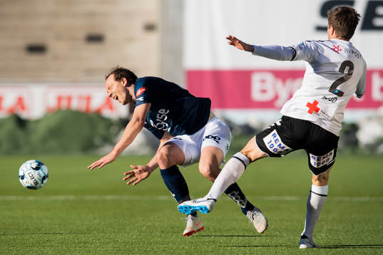 Rolf Daniel Vikstøl of Viking and Espen Ruud of Odd