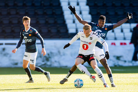 Usman Sale of Viking and Fredrik Nordkvelle of Odd