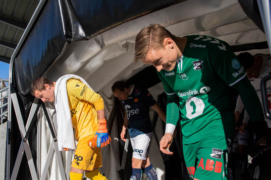 Goalkeeper Iven Austbø of Viking and goalkeeper Sondre