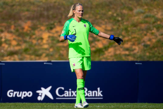 Goalkeeper Ingrid Hjelmseth of Norway and goalkeeper Wang