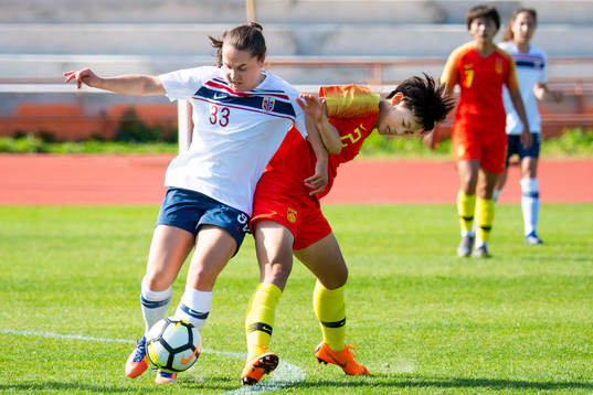 Heidi Elisabeth Ellingsen of Norway and Wu Chengshu of China
