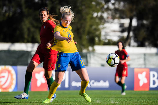 Stina Blackstenius of Sweden and Monica Mendesof Portugal