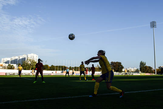 Jonna Andersson of Sweden with a throw in